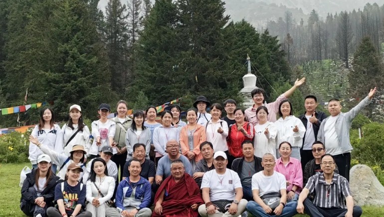 奇正集團(tuán)達(dá)爾宗圣湖祈?；顒?dòng)